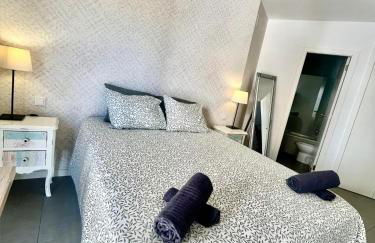 Stunning Chic Penthouse retreat in front of the beach - Foto 28