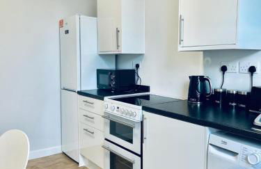 Strood Modern Flat with full kitchen and bathroom - Flat 1 Ground Floor - Photo 11