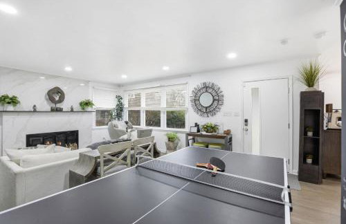 Stylish Hot Tub Retreat with Ping Pong home - Foto 36