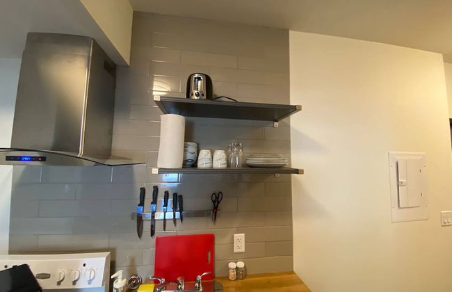 New Dt Apartment Walk To All - Photo 4