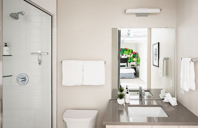 Bright & Breezy | RiNo Art Lofts - Foto 18