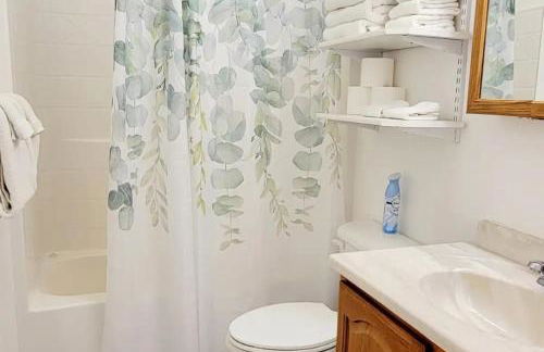 Charming Chalet Close to GNP, Downtown & Game Room! - Foto 39