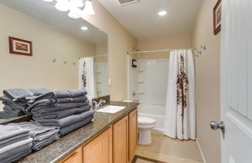 6 Mi to DIA Spacious Home with Backyard in Denver! - Foto 18