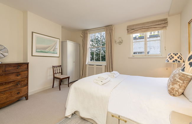 JOIVY Elegant 2-Bed Mews Flat Near Buckingham Palace - Photo 2