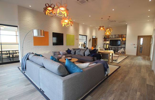 Berkshire House - Photo 1