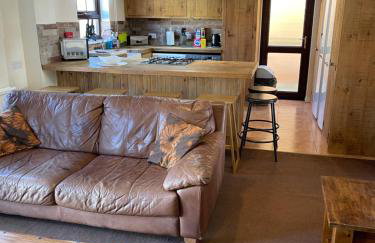 Large, 3 Floors, Quiet, Sleeps 16, 4 Bathrooms, 5 Parking, Semi rural Leicester - Foto 38