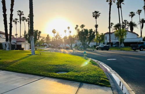 Idyll in the Desert - Immaculate Palm Desert Getaway - Foto 25