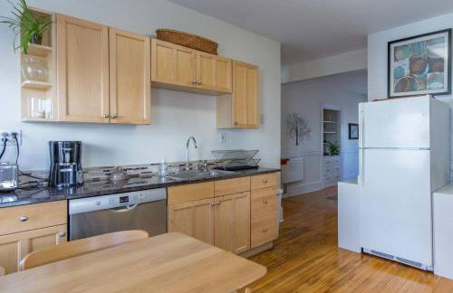 Peaceful Oasis on Munjoy Hill 2nd flr 3BR parking - Foto 16