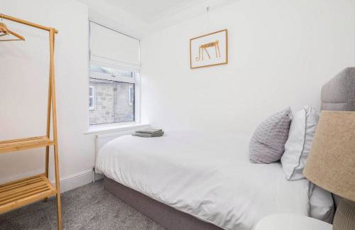 Modernised townhouse centrally located incl parking - Photo 4