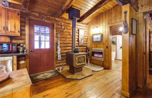 Lake and Beach Access at Lake Luzerne Cabin! - Foto 12