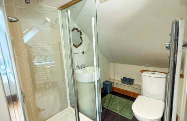 Orchard Stables 3 BDR 3BTH long stays parking - Photo 3