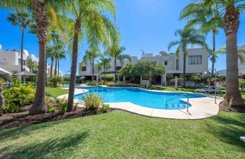 Villa Serena Marbella - Luxury villa with pool & sea views - Photo 51