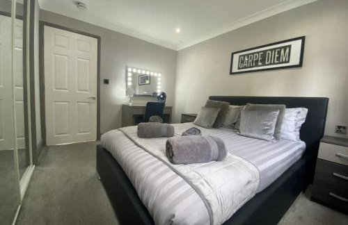 Modern Spacious 1 Bed Apartment with Free Parking in Trendy Inner London Suburb 15 mins walk to Victoria Line Underground then 20 mins to Oxford Street "West End of London" or 10 mins walk to Overground and 10 mins to London Liverpool St "City of London" - Foto 49