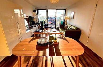 Roof Terrace, 2-bed 2-bath, Stoke Newington - Foto 10