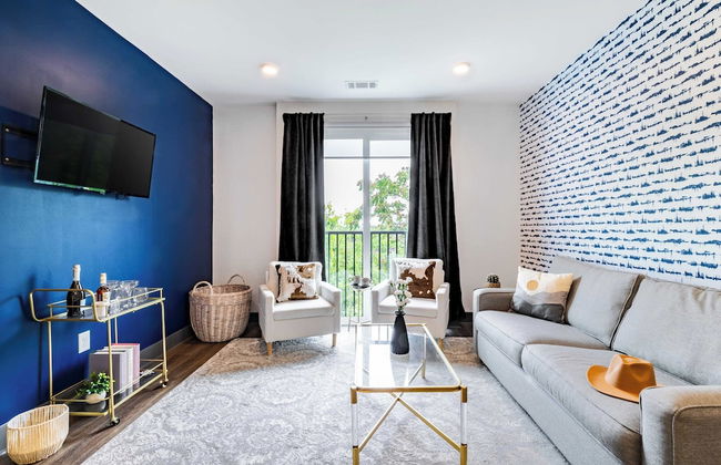 Lindsley by Avantstay Balcony + Modern Design A+ Downtown Location - Photo 2