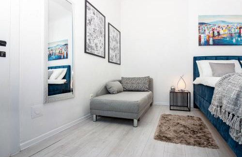 Spacious Apartment Center - Photo 21