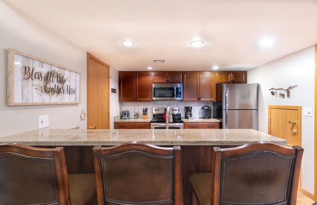 Seven Springs 2 BR Condo - Deck and Mountain Views by RedAwning - Foto 7