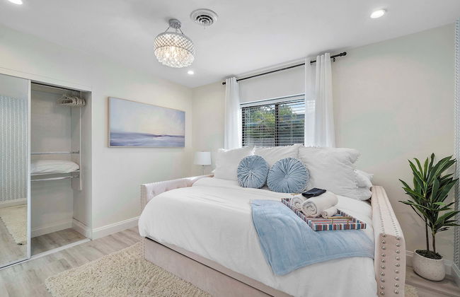 Coastal Retreat Stylish 4 BDR w/ Private Pool! - Foto 11