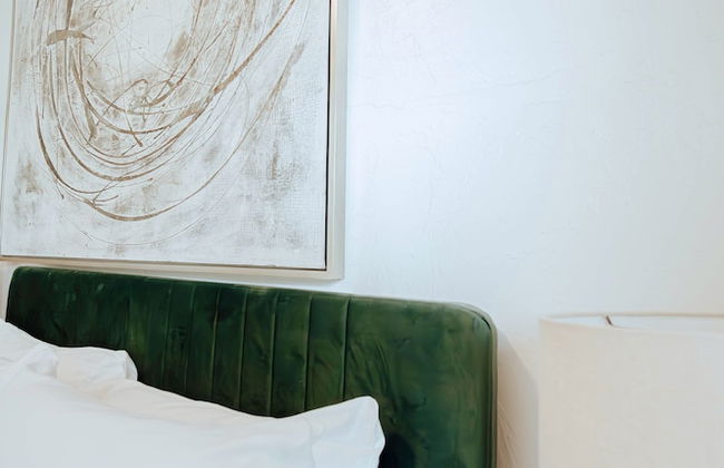 Cozy 6BR Home Near Plaza Dist -sleeps 15 - Photo 37