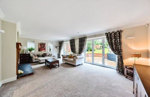 Luxurious Modern Henley Home with Pool & Hot Tub, 5 Bedrooms, Parking - Foto 20