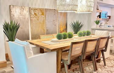 Villa Valbuena Palm Oasis In-Laws Quarters 4-Story Unit With Rooftop Retreat - Photo 6