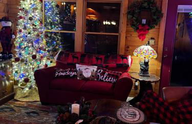 BearHavencabinfun 3 story Log Cabin Mountain View,Hot Tub, sleeps 10 - Foto 10