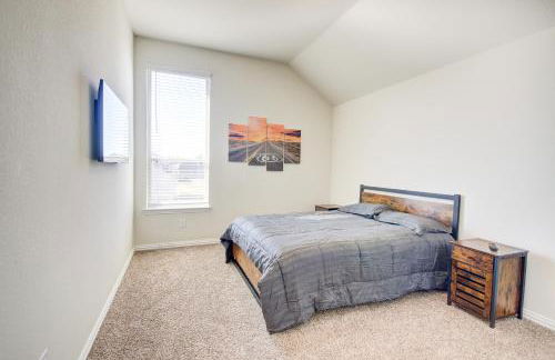 Meticulously-maintained 3-BR Townhouse w/ Backyard ~ Double-Story! - Foto 51