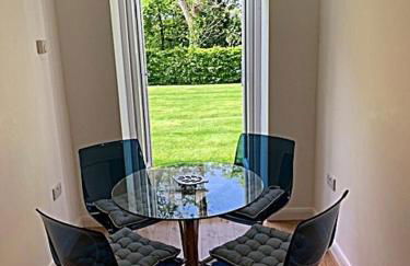 Superb 2 bedroom town apartment, quiet location - Photo 17