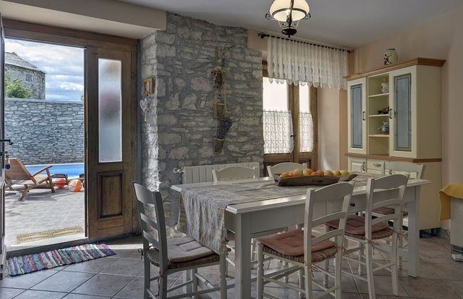 Well Maintained Holiday Home With Private Heated Pool Near the Beach - Foto 22