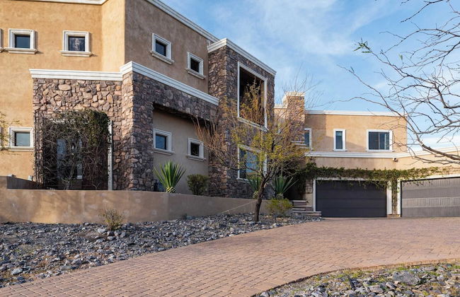 Sunbeam by Avantstay Elegant, Private Desert Home w/ Infinity Pool, Spa & View - Foto 42