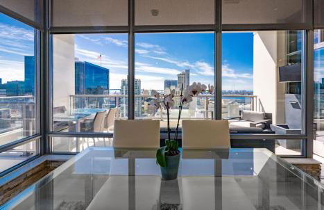 Cityscape Elegance with Water Views - Foto 31