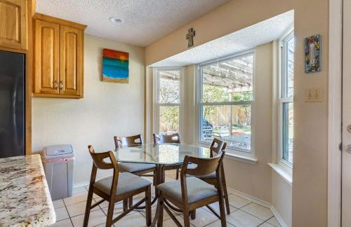 Cozy 3BR Retreat with Outdoor Dining & BBQ Grill - Foto 3