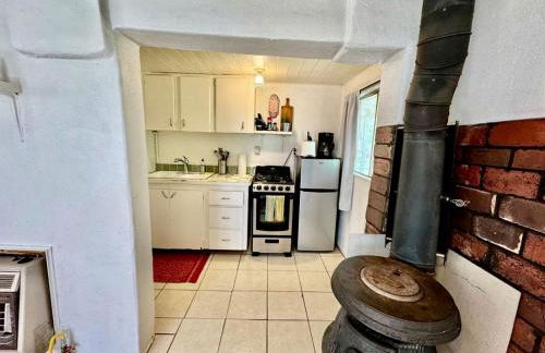 Rural Log Cabin Rental for Couples near Taos Ski Valley - Foto 13