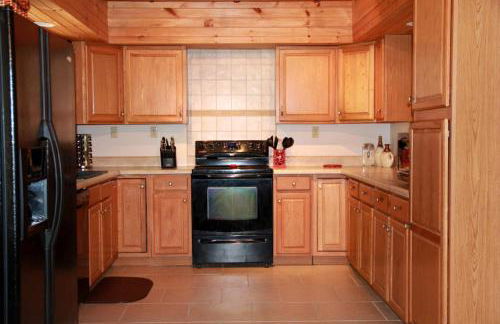 Deluxe Log Cabin with a Hot Tub in the Smoky Mountains of North Carolina - Foto 3