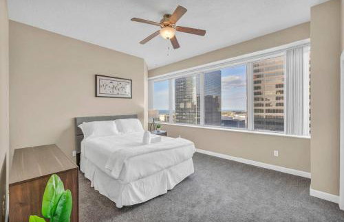 LAKE VIEW Sky-Suite in the Heart of Downtown! - Photo 20
