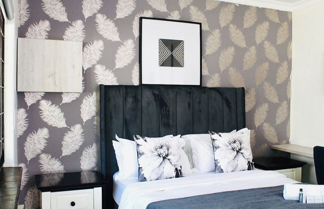 Charming 1-bed Apartment in Sandton - Photo 2