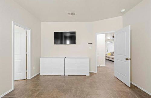 NEW Killeen 8-10 Bd sleeps max 10 ppl 5 min to Fort Hood Families Groups Pets Ok - Professionally Managed by Stay Albatross - Photo 14