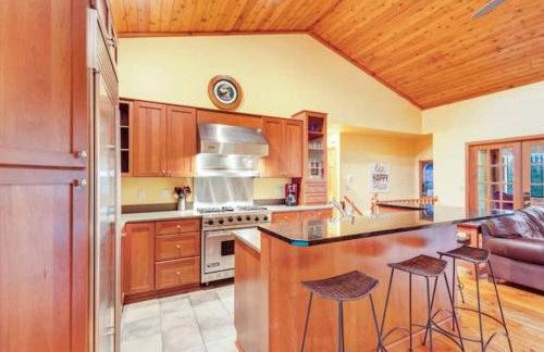 Secluded cabin on 10 acres - hot tub & game room! - Foto 30