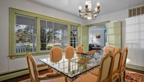 3BR Farmhouse with Porch Fire Pit Horseshoe Pit - Foto 5