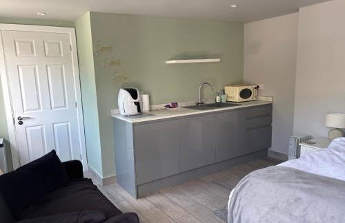 Studio Apartment - Photo 3