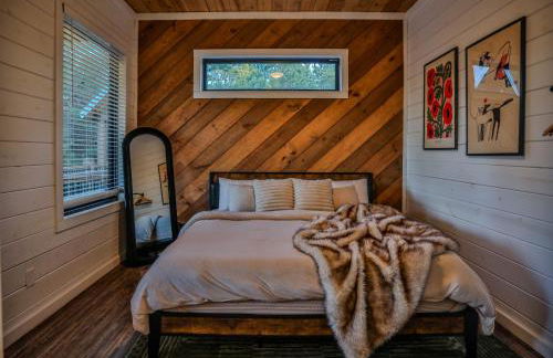 Luxury Winter Cabin! Hot Tub - Fire Pit - Decks - Game Room - Foto 12