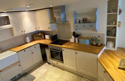 Reduced rates for this month! Beautiful cottage, 3 stories high with upstairs courtyard and set in an amazing location! The fantastic newly developed Town Mill with restaurants and craft shops on your doorstep Also only 2 minutes to the sea! , Sleeps 4 - Photo 3