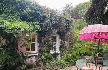 Warrenpoint Gate lodge - Photo 1