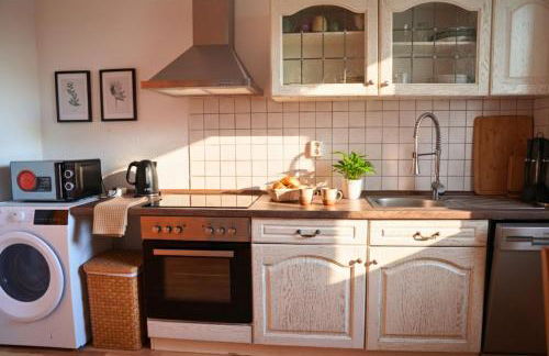 Modernes 5-Personen Apartment mit kostenlosen Parkplätzen, Boxspringbetten, WLAN, 3x TV, vollausgestatteter Küche - Foto 9