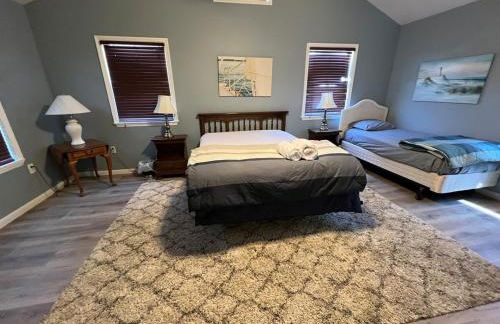 Waterfront retreat minutes from the beach - Foto 34