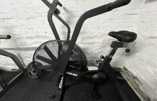 Local Landmark - Gorgeous Historic Home - Foto 38