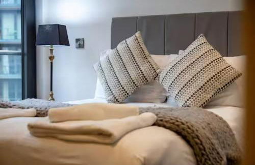 Luxury Apartment 7 mins Walk to Salford Central - Pass the Keys - Foto 13