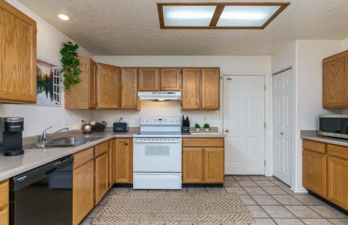 Cozy Three Bedroom Home - Foto 15