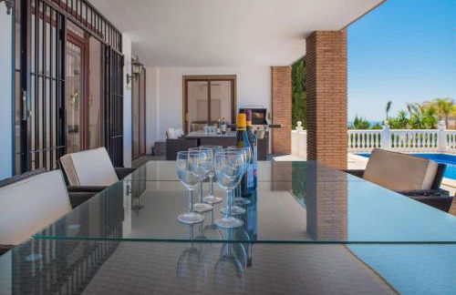 Dream beach-side villa with sea views & close to golf - Photo 46