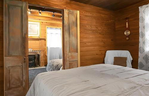 Awendaw Retreat 2 BR Cottage BBQ & Fire Pit - Foto 23